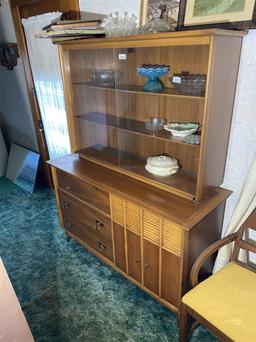 Nice Mid Century Modern Cabinet w/glass doors