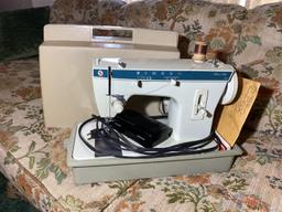 Vintage Singer Fashion Mate 257 Sewing Machine