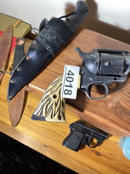 Group lot of Vintage Knives, Cap gun, BB gun