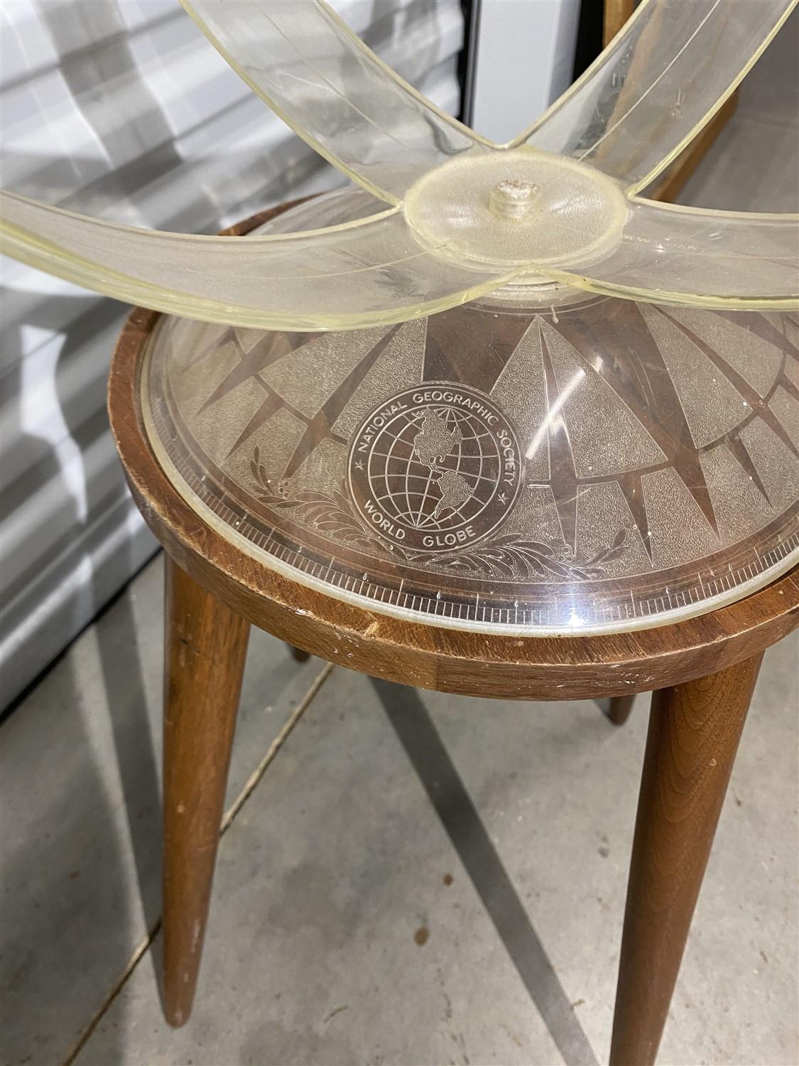 Nice Mid Century Modern Globe stand