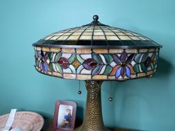 Quoizel Arts & Crafts Tiffany Style Stained Glass Lamp