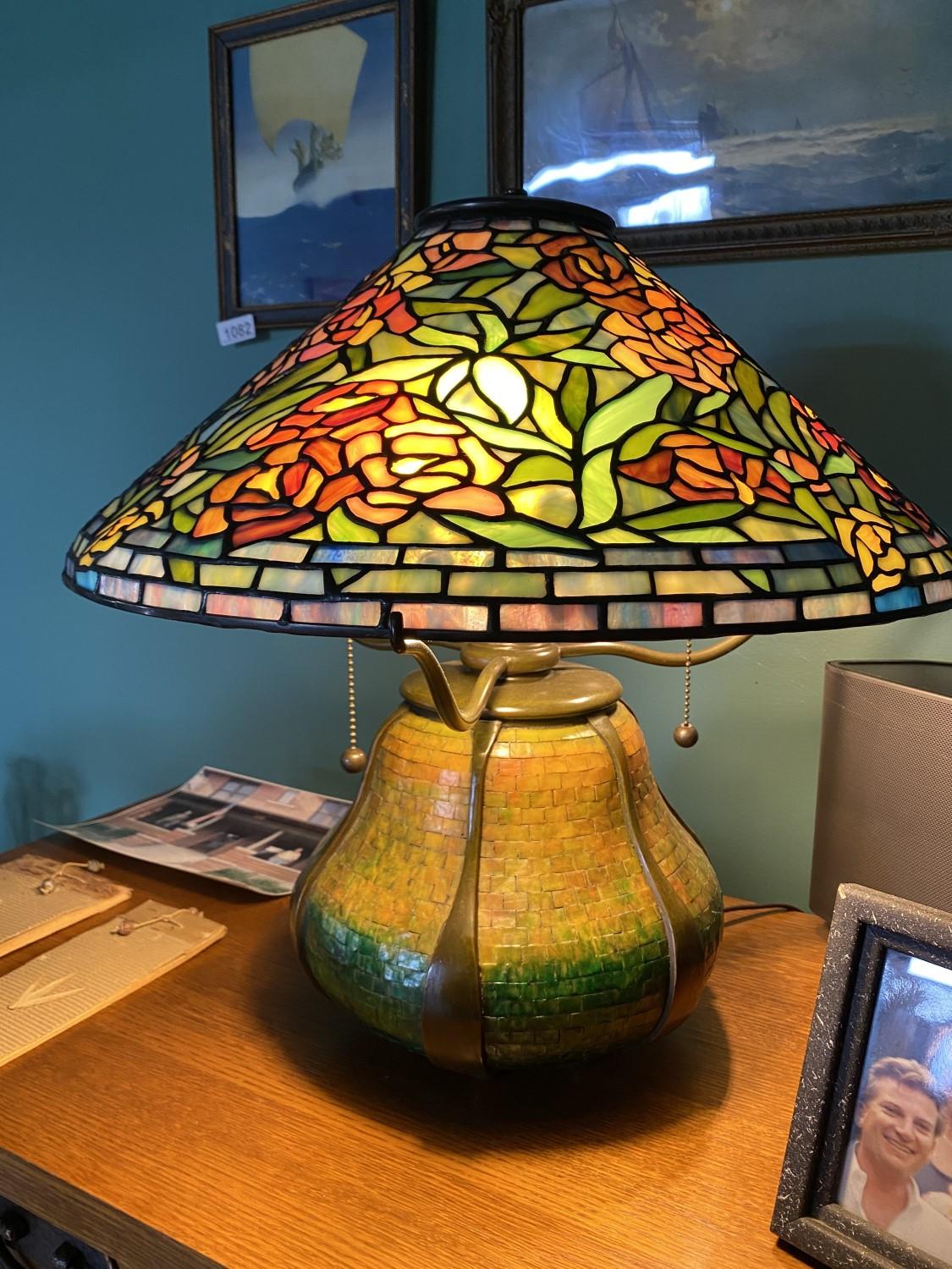 Quoizel Arts & Crafts Tiffany Style Stained Glass Lamp