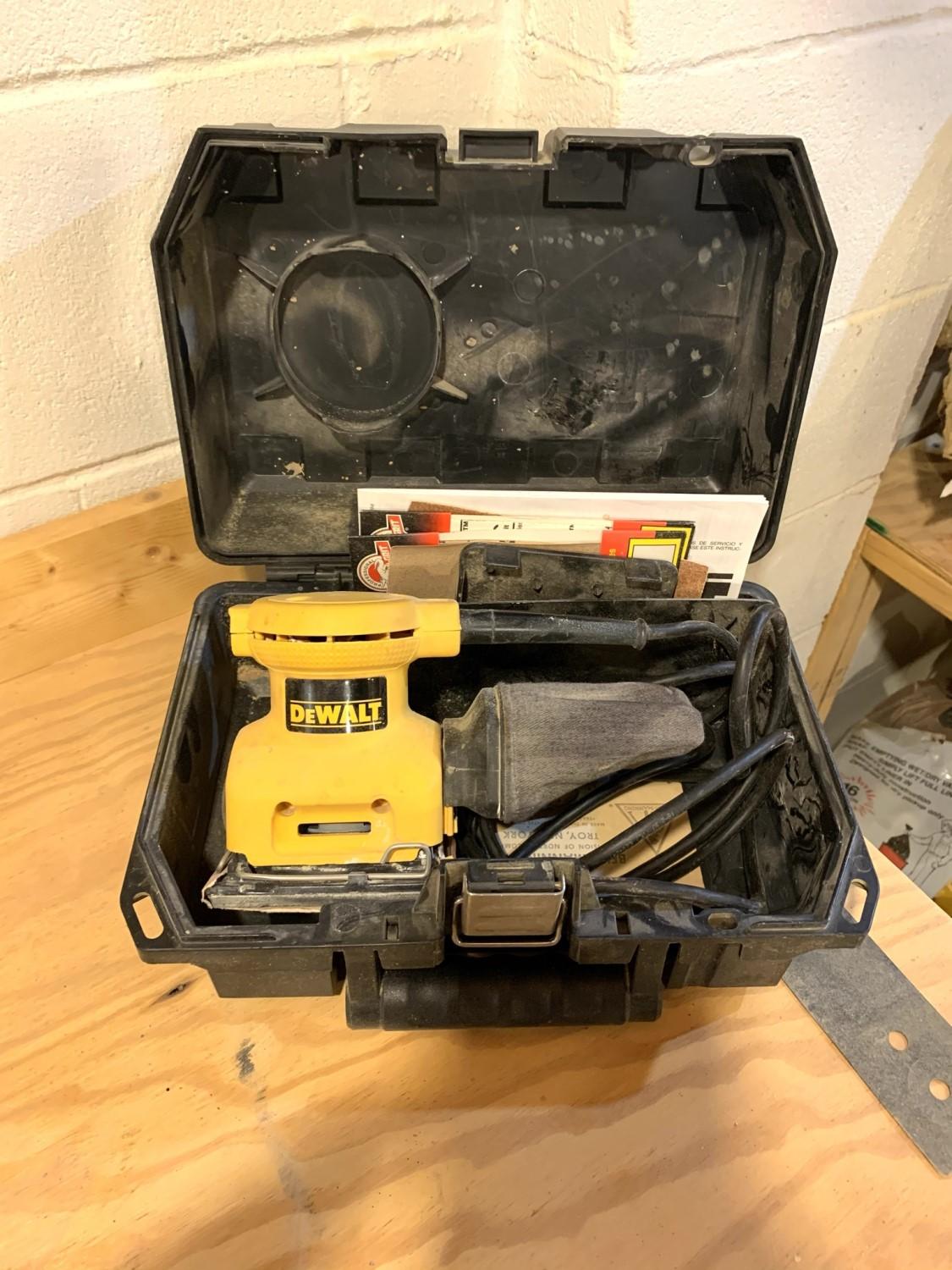 DeWalt Palm Grip Sander