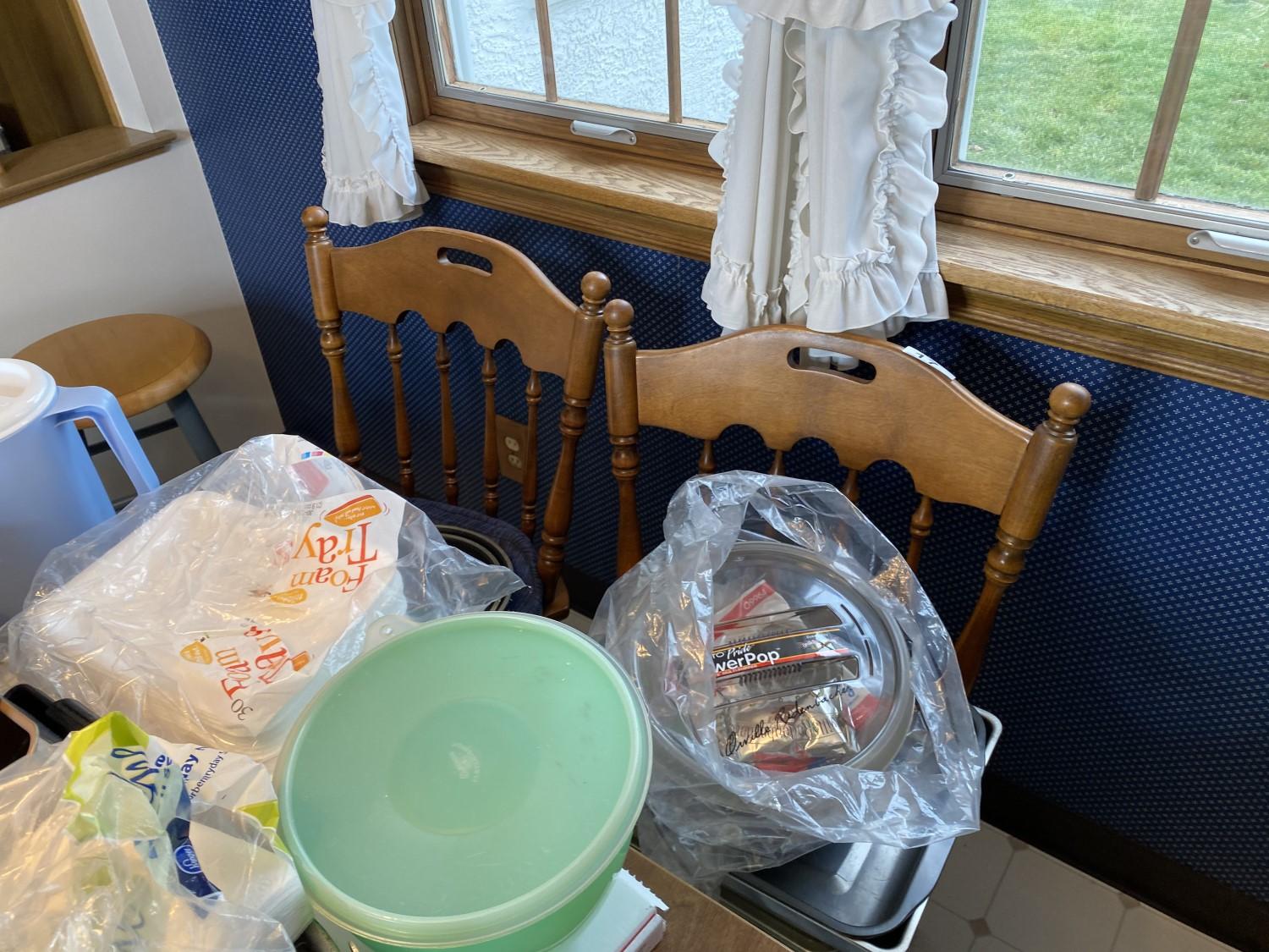 Vintage dining room table and four chairs