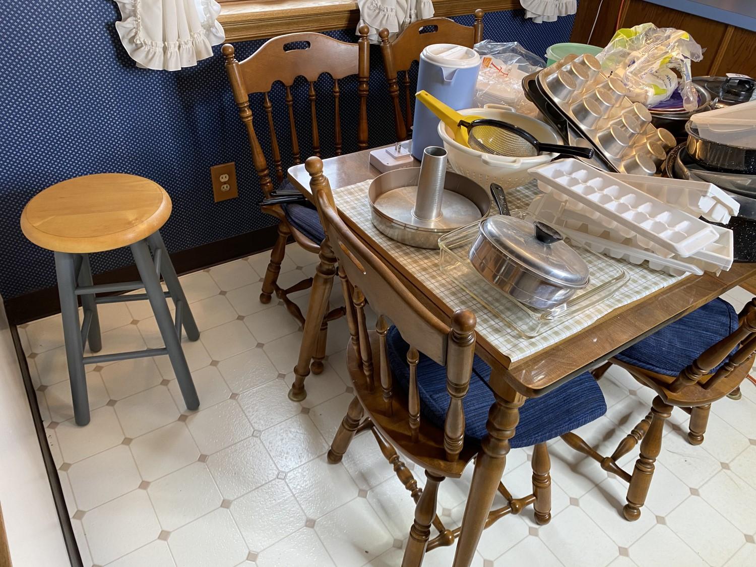 Vintage dining room table and four chairs