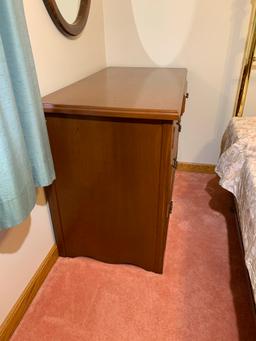 A Pair of 4 Drawer Dressers with Mirror