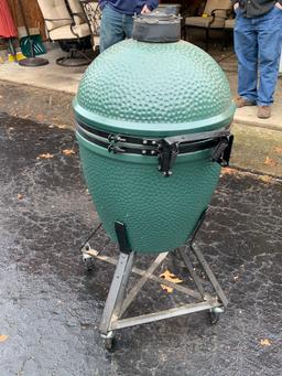 Big Green Egg Charcoal Grill