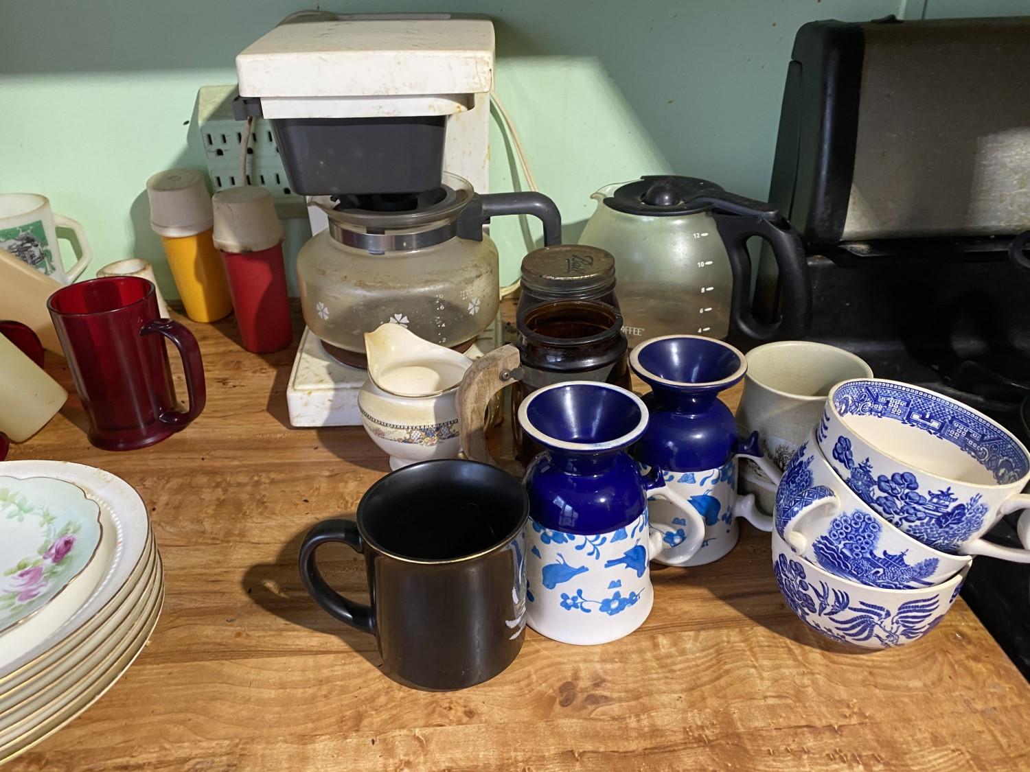 Vintage glasses and ceramics lot