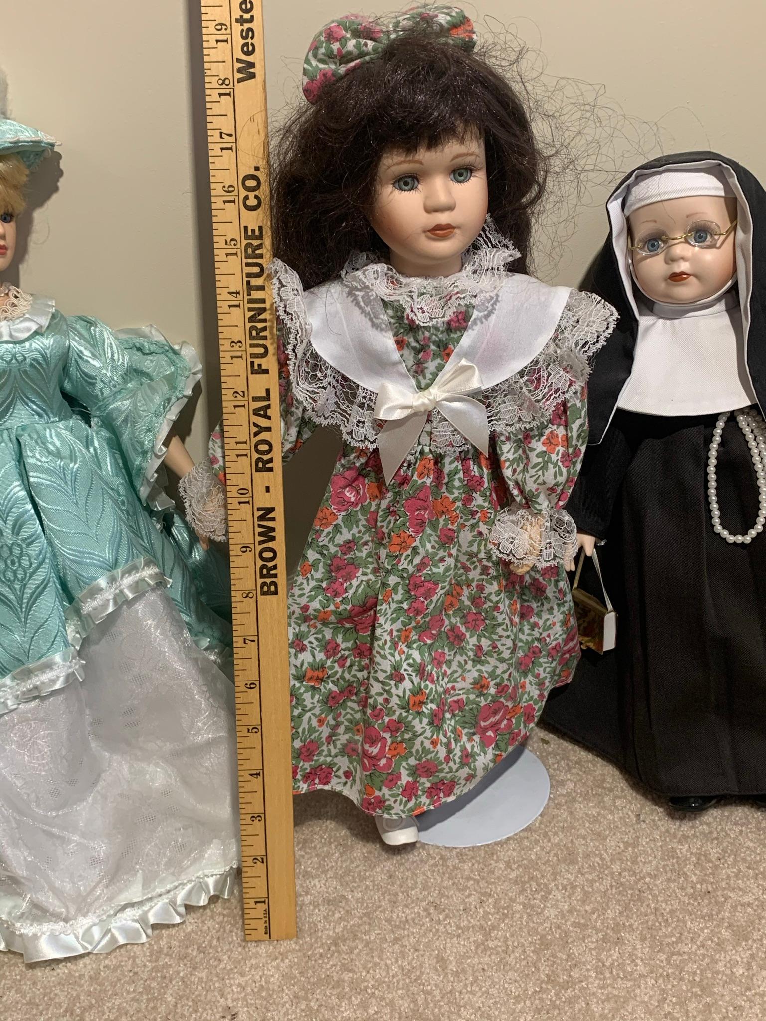 5 Dolls - One is Heritage Mint, One is Emerald Doll Collection, & One is Ashley Belle