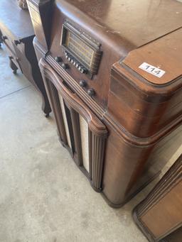 Antique Silvertone Console Radio