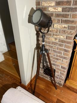 Vintage style movie spotlight floor light PLUS