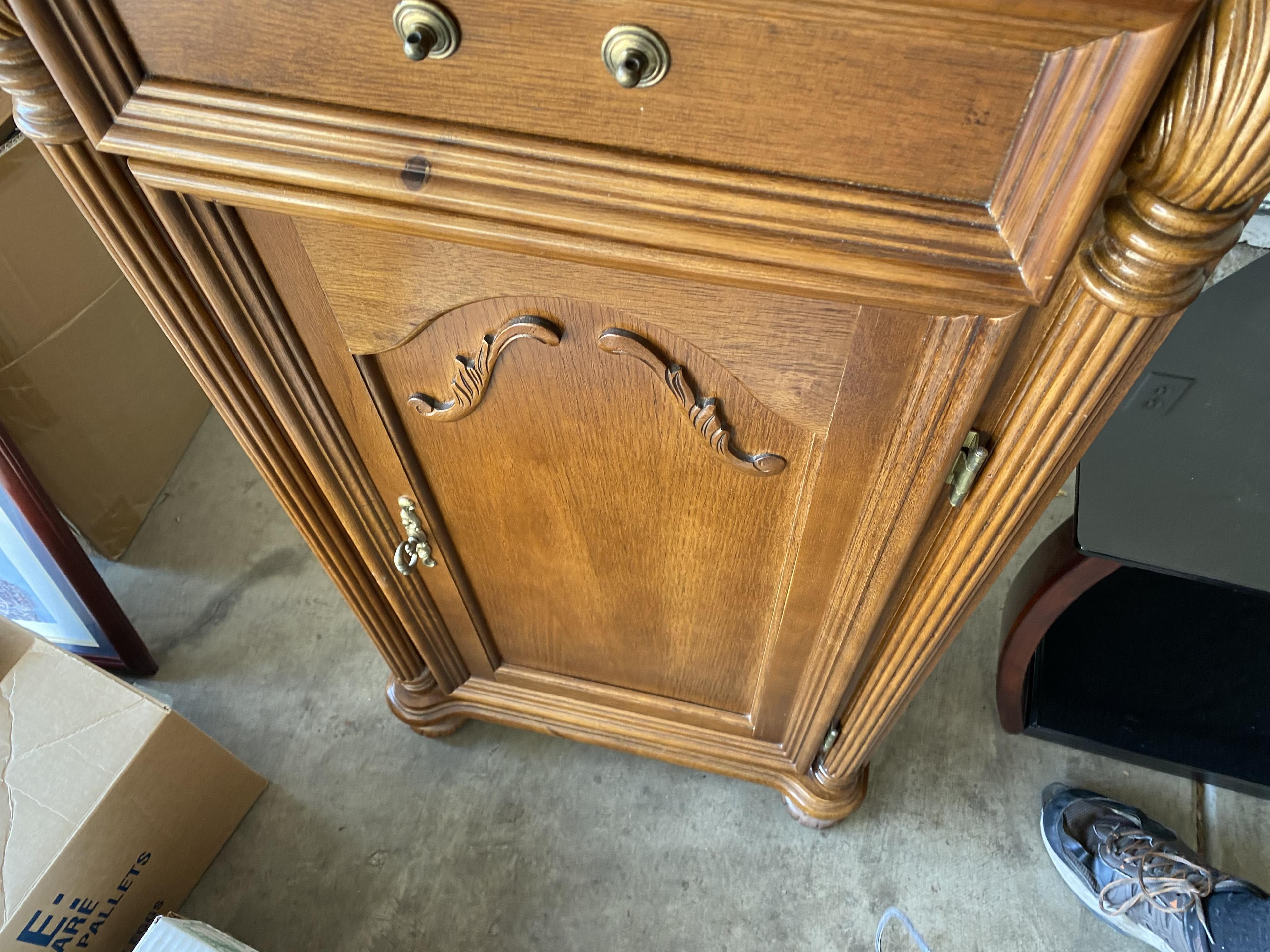 Nicer wooden Jewelry Cabinet