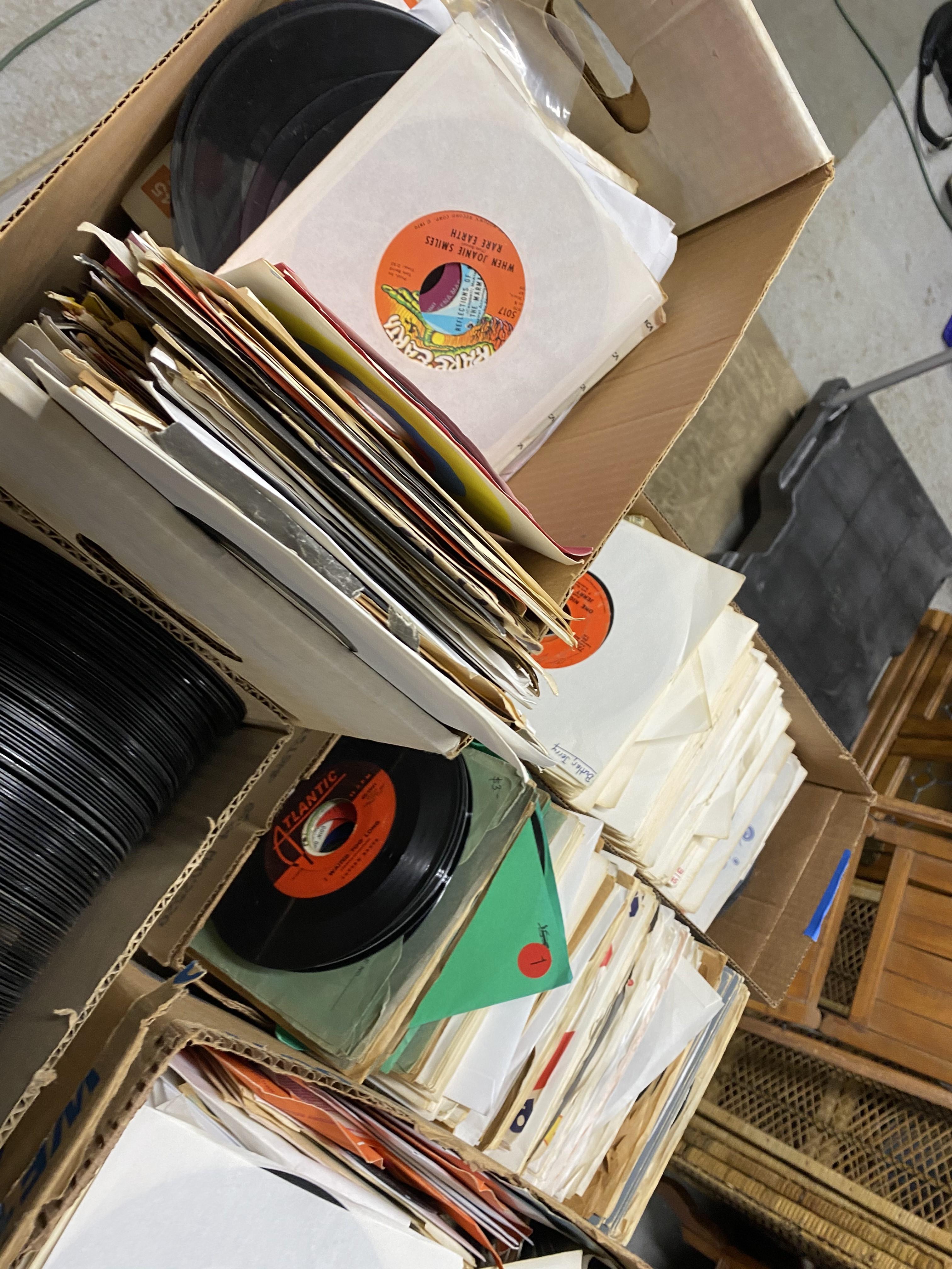 Very Large quantity of 45 records