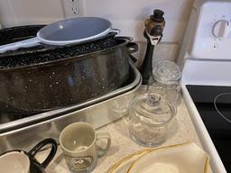 Large lot of assorted kitchen items