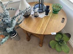 Pair of vintage oak drop leaf end tables