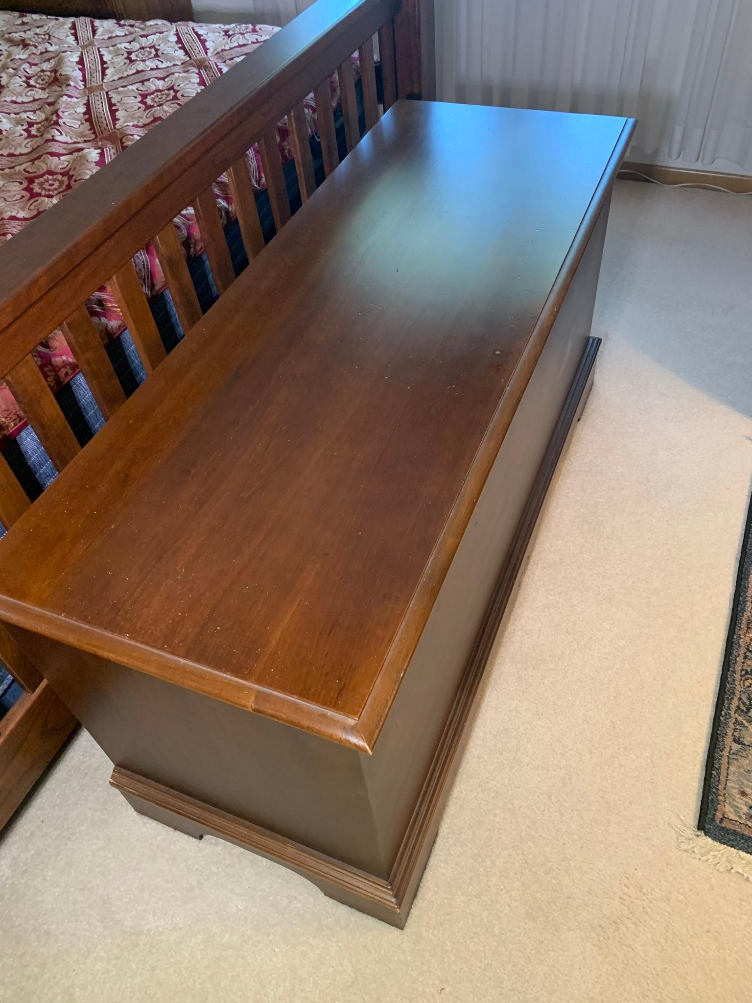 Lane Cedar Chest (NO KEY)