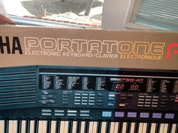 Yamaha Portatone PSR-47 Electric Keyboard