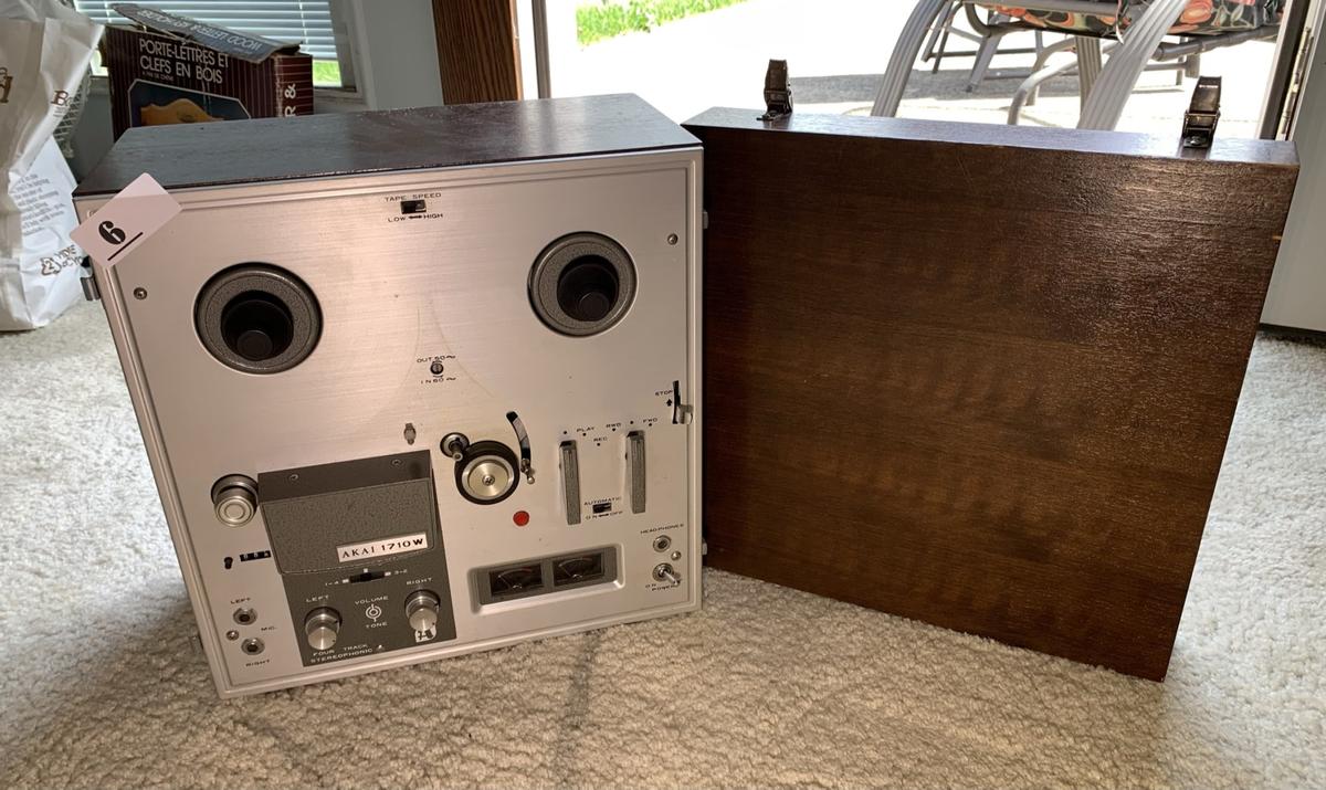 AKAI 1710 W Reel to Reel Tape Player