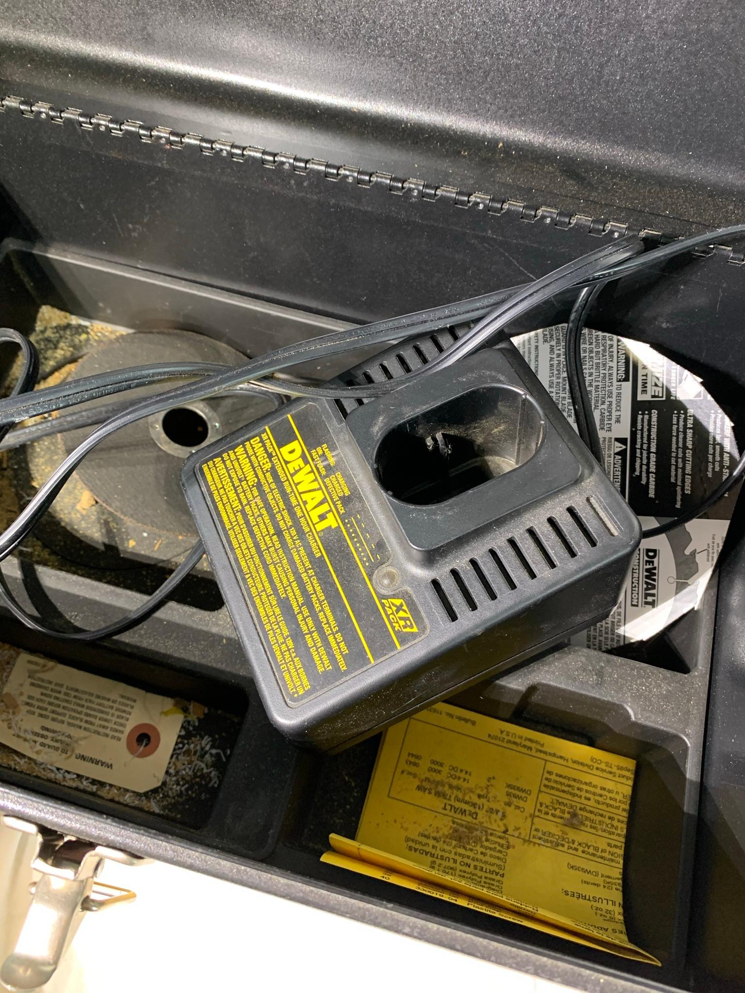 Dewalt Battery Powered Circular Saw with Extra Blade and Charger