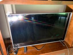 Nicer 47" LG Television with remote