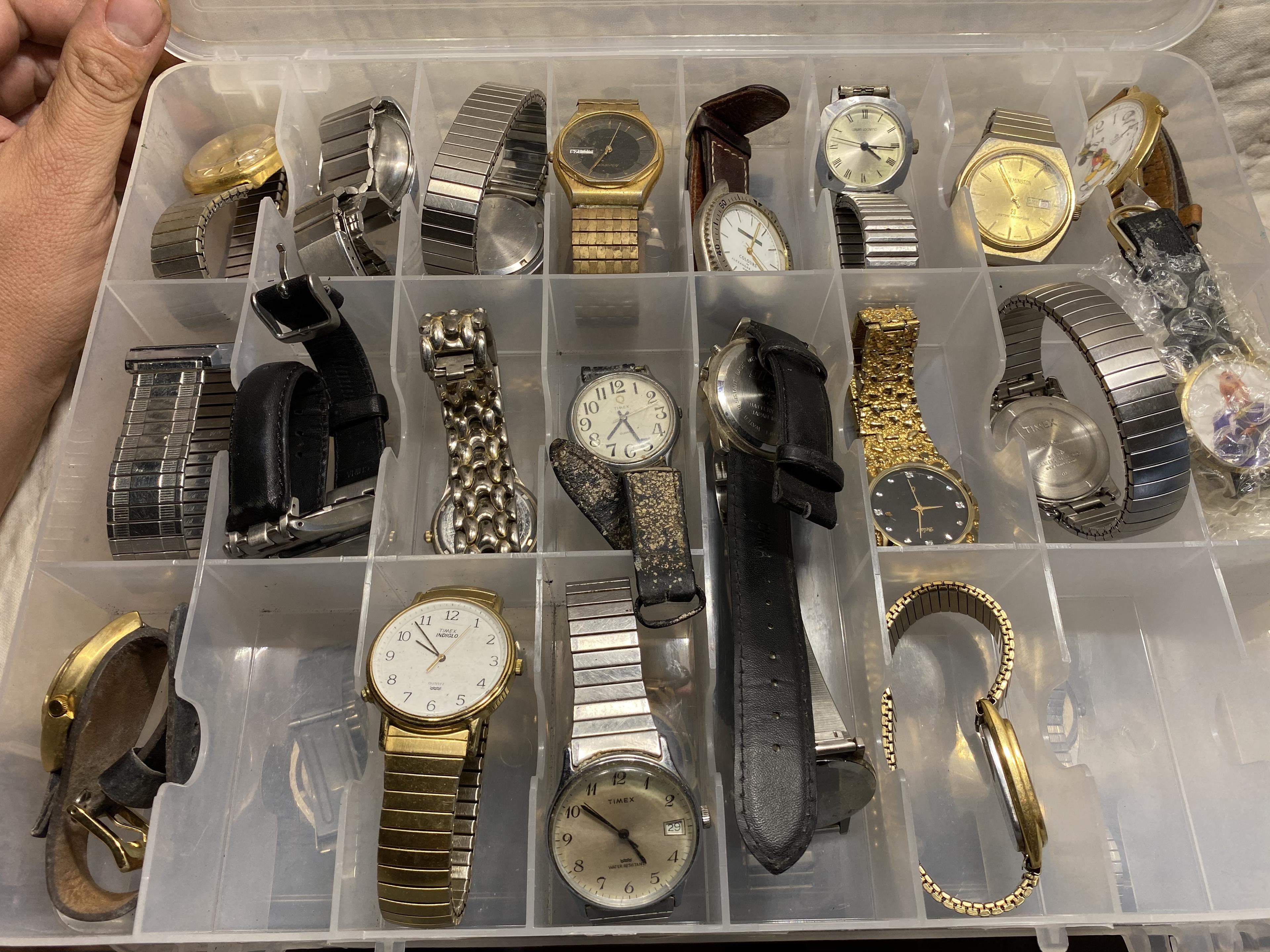 Group lot of assorted vintage watches