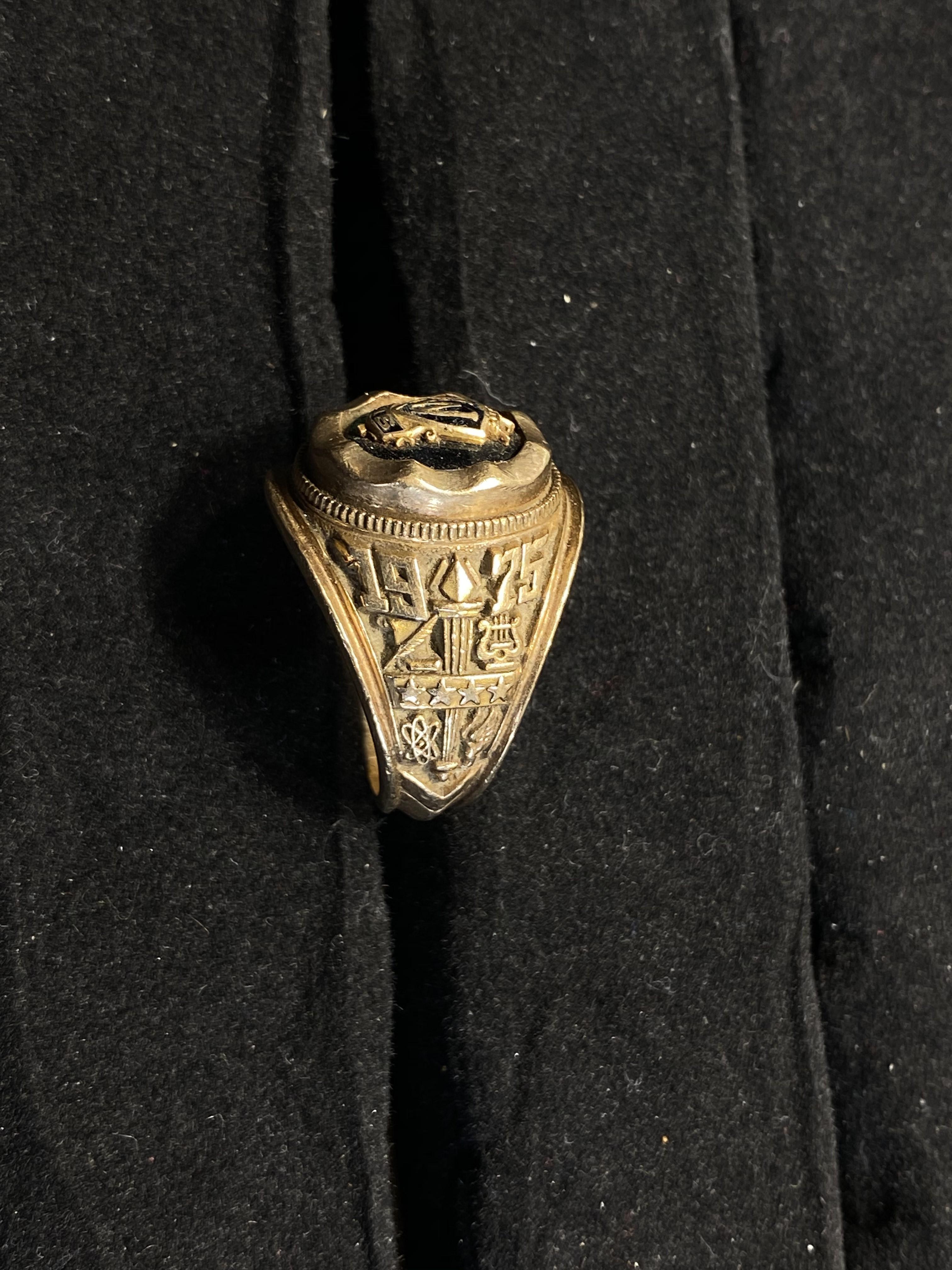 1975 10k Gold Class RIng 15.14 grams