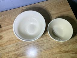 Set of 2 Roseville Friendship Bowls