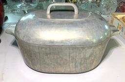 Vintage Wagner Ware Magnalite Dutch Oven