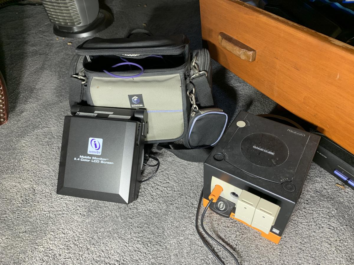 Nintendo GameCube, Mobile Monitor, case