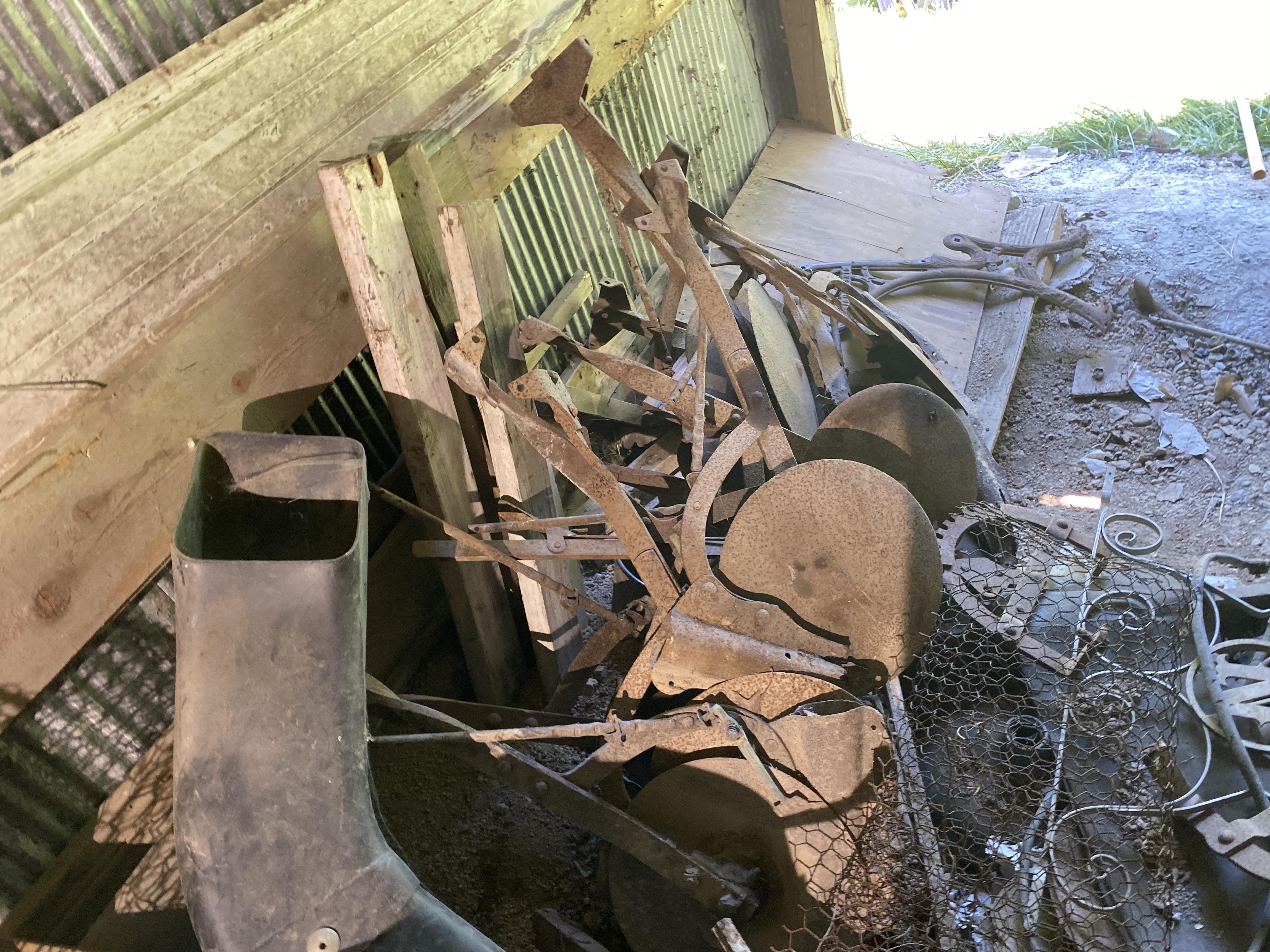 Large barn area cleanout lot