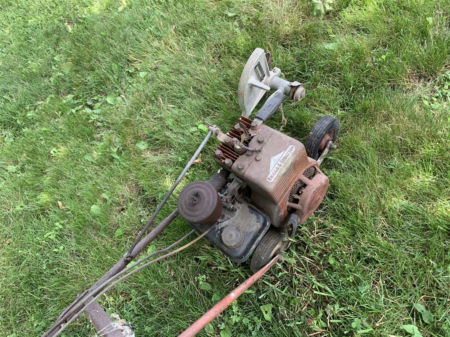 Vintage Briggs & Stratton Gas Edger