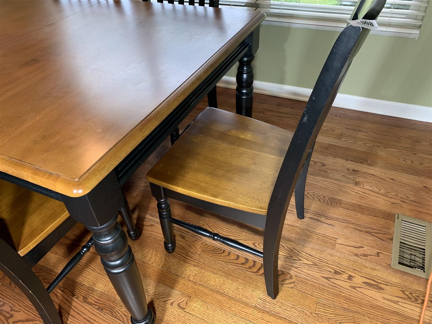 Nicer Contemporary Dining Table and Chairs