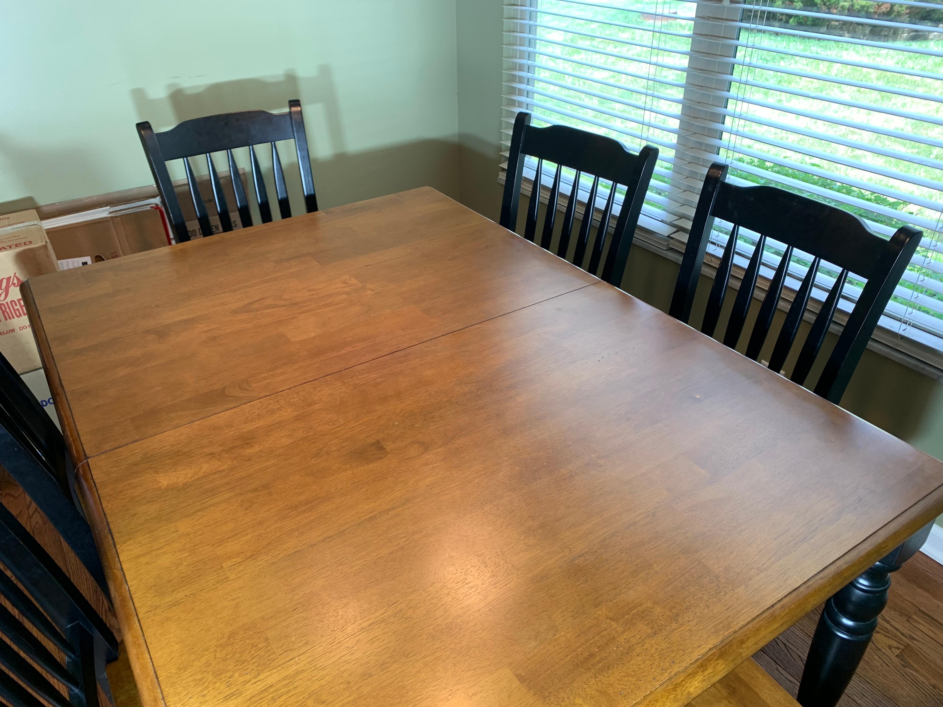 Nicer Contemporary Dining Table and Chairs