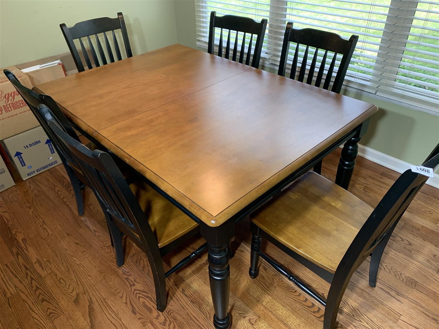 Nicer Contemporary Dining Table and Chairs