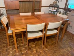 Mid Century Modern  d-SCAN made in Singapore 6 Chairs & Mid Century Modern  Made in Denmark Table