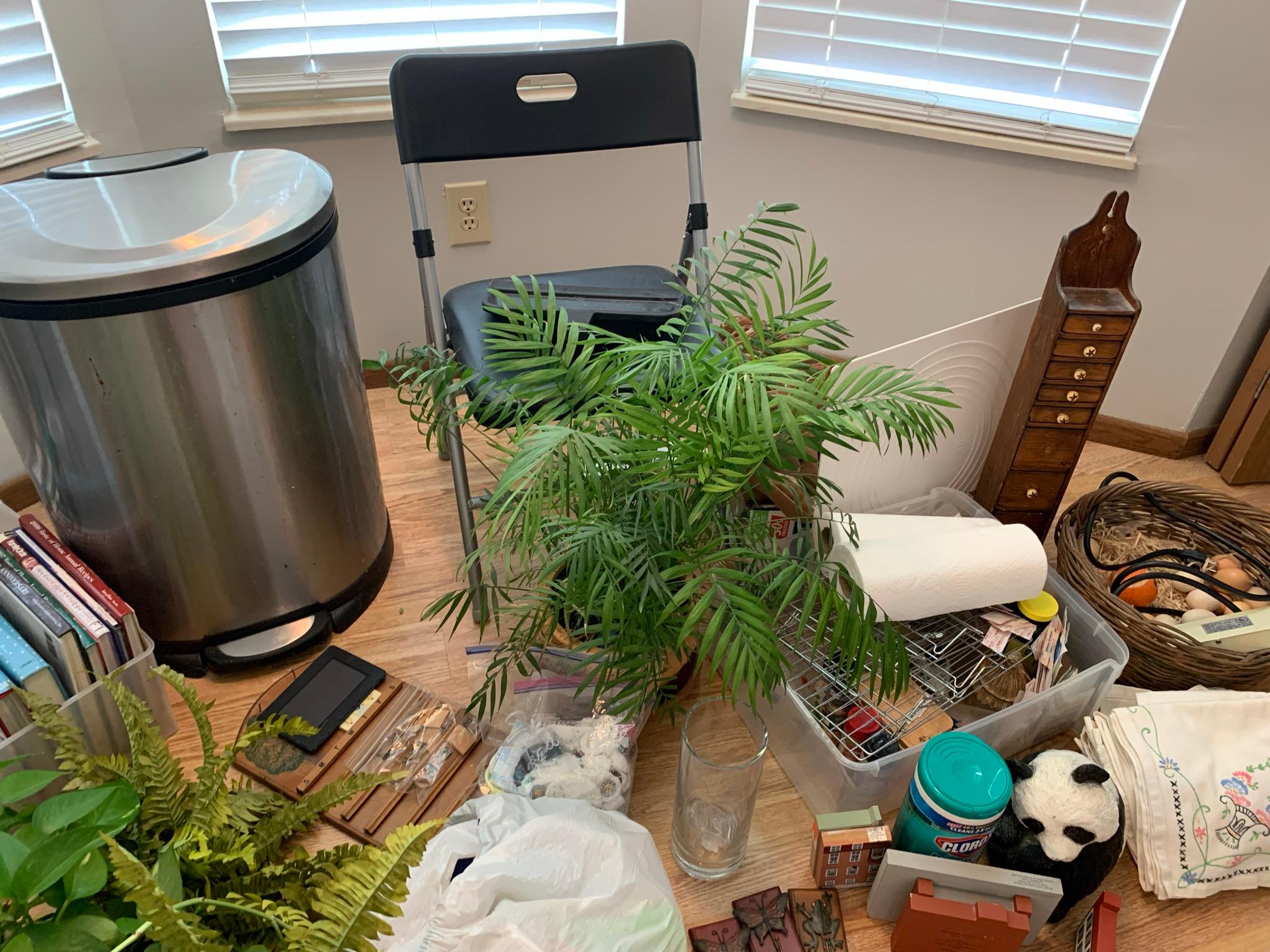 Kitchen Cleanout - Pyrex, Cook Books, Blants, Glassware & More