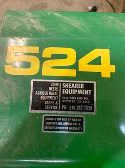 John Deere 524 Snow Thrower with Key.  Has Compression.