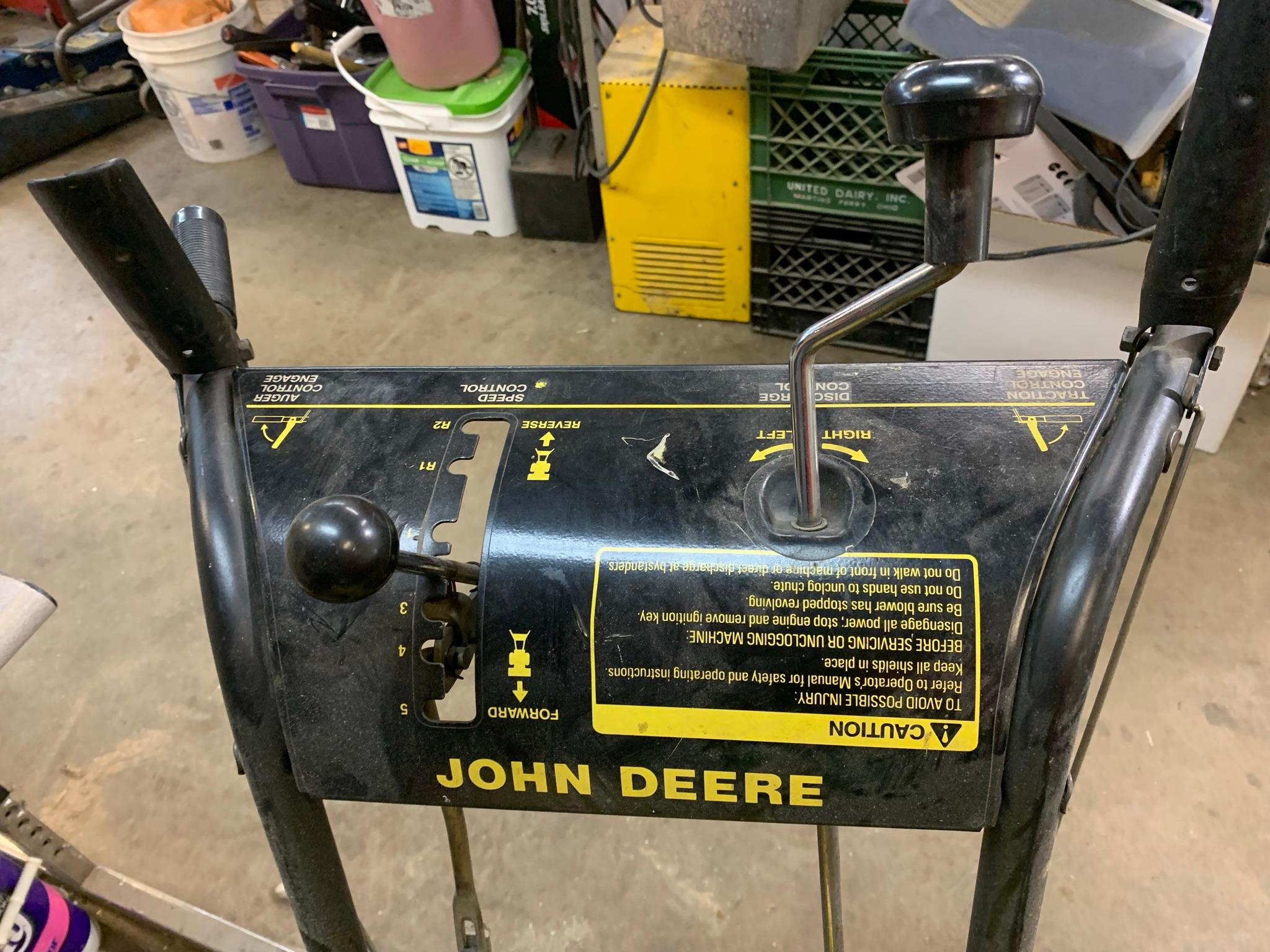 John Deere 524 Snow Thrower with Key.  Has Compression.