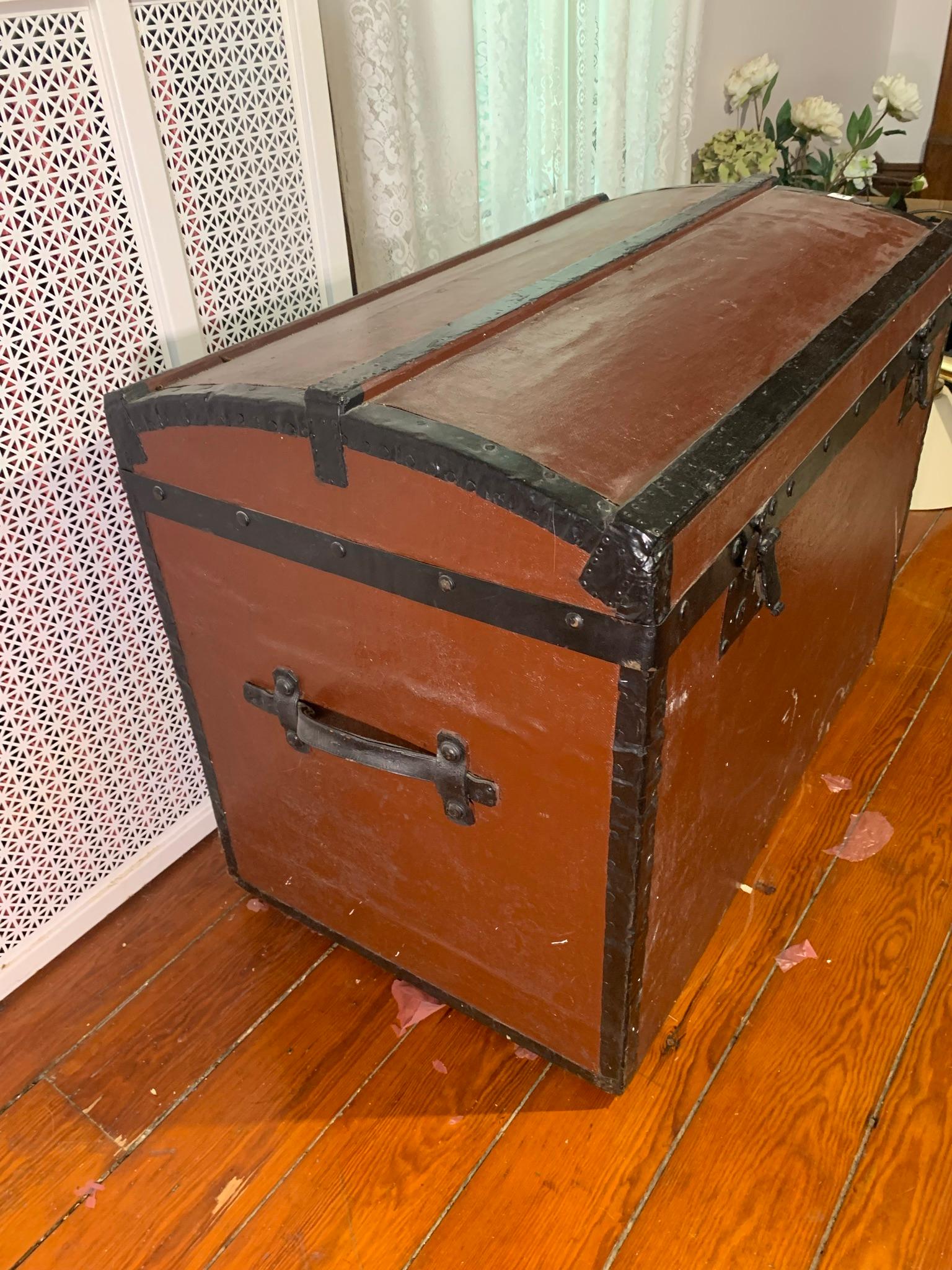 Antique hump top trunk