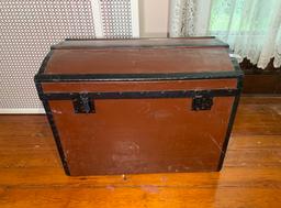 Antique hump top trunk