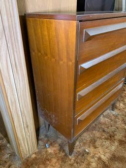 Mid-Century Modern Style Chest of Drawers