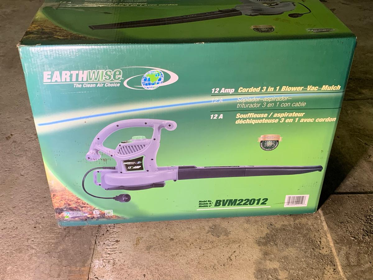 Earthwise 12 Amp Corded 3 in 1 Blower-Vac-Mulch.  Model BVM22012.  New in Box