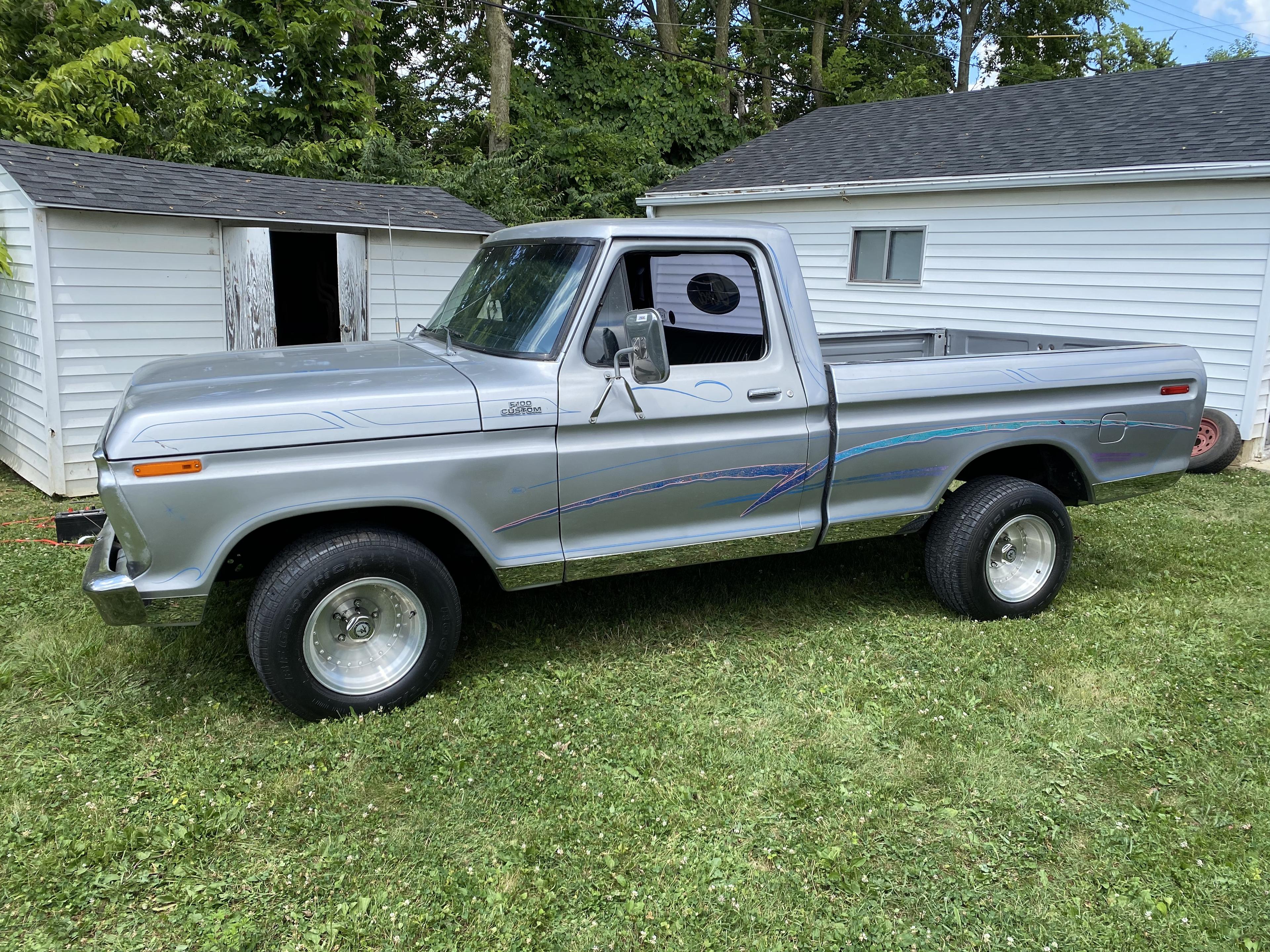 1977 Ford F100 Styleside Short Bed w/302 Engine