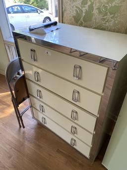 Vintage Retro Mirror Finish Dresser