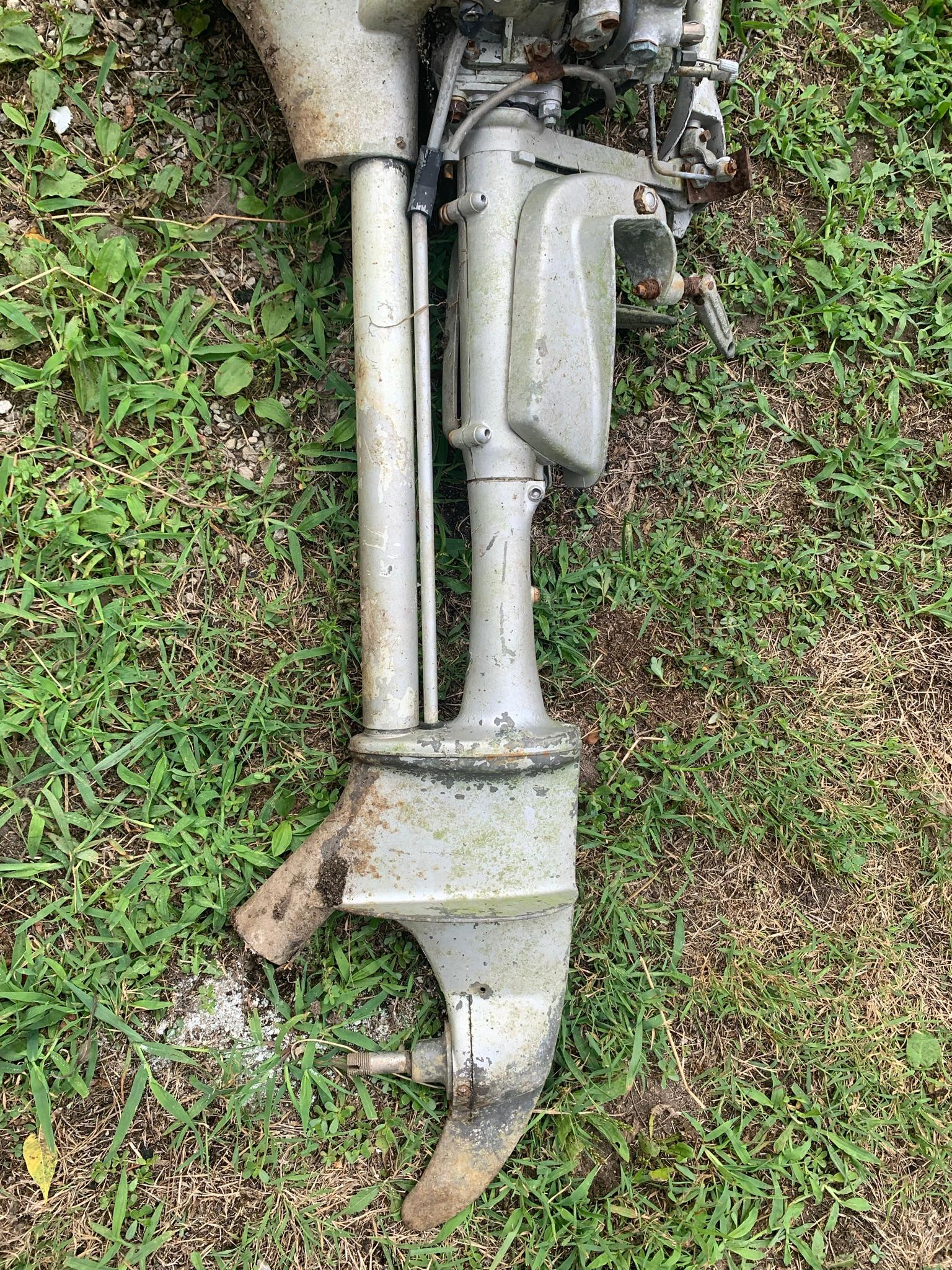 Vintage Evinrude Outboard Motor.  See Photos.