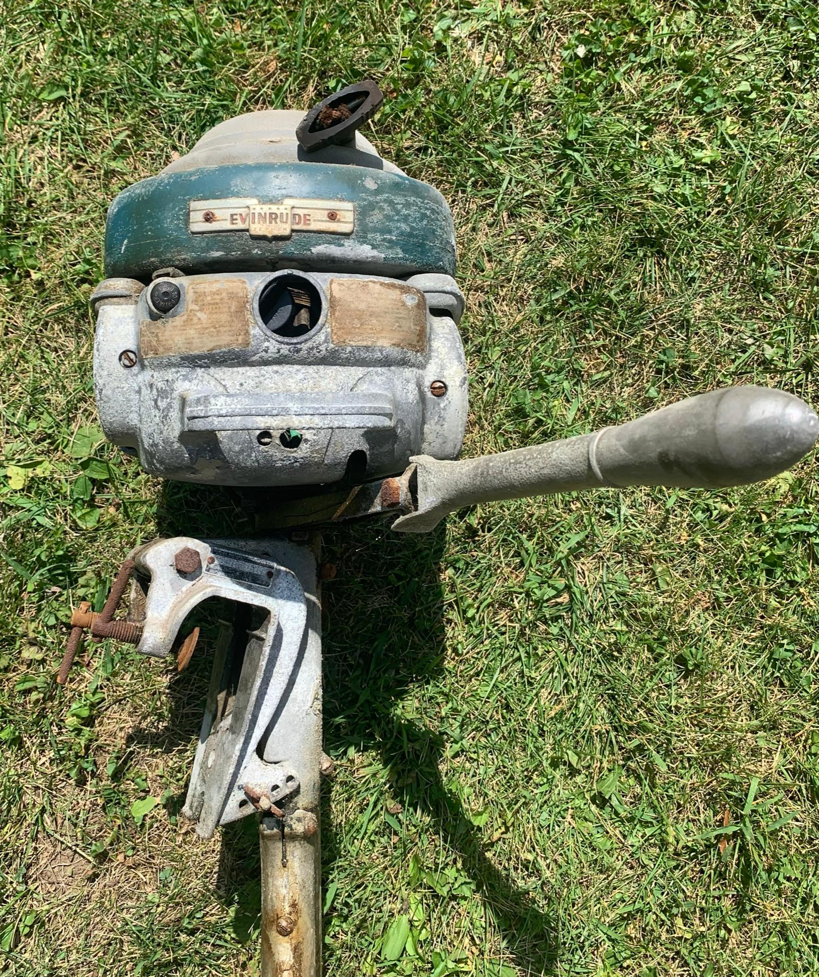 Vintage Evinrude Outboard Motor.  See Photos.