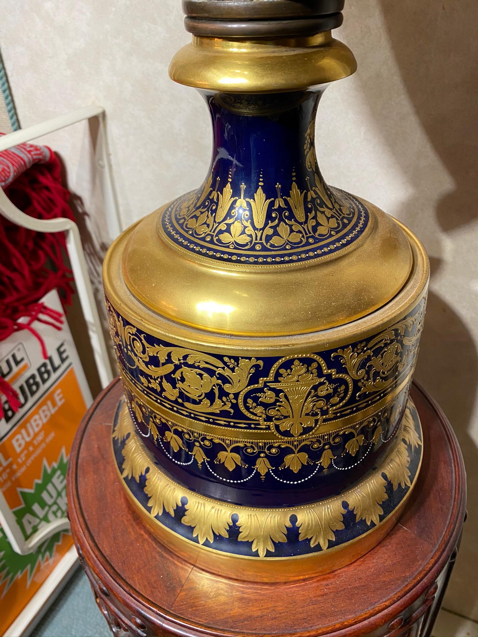 19th century Royal Vienna hand painted urn