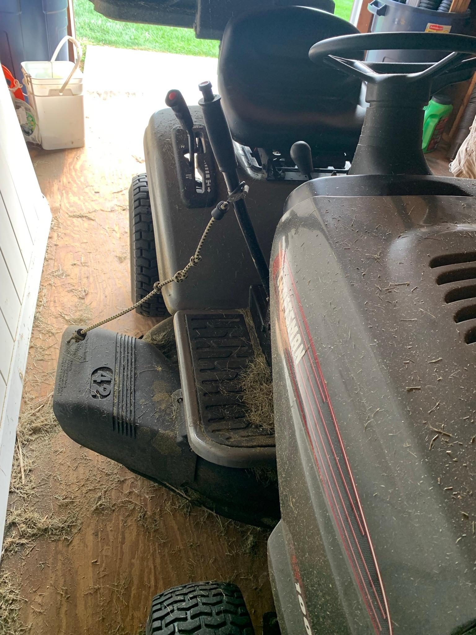 Craftsman Riding Mower Model 917 276400. Key. Runs. Attachments. See Photos