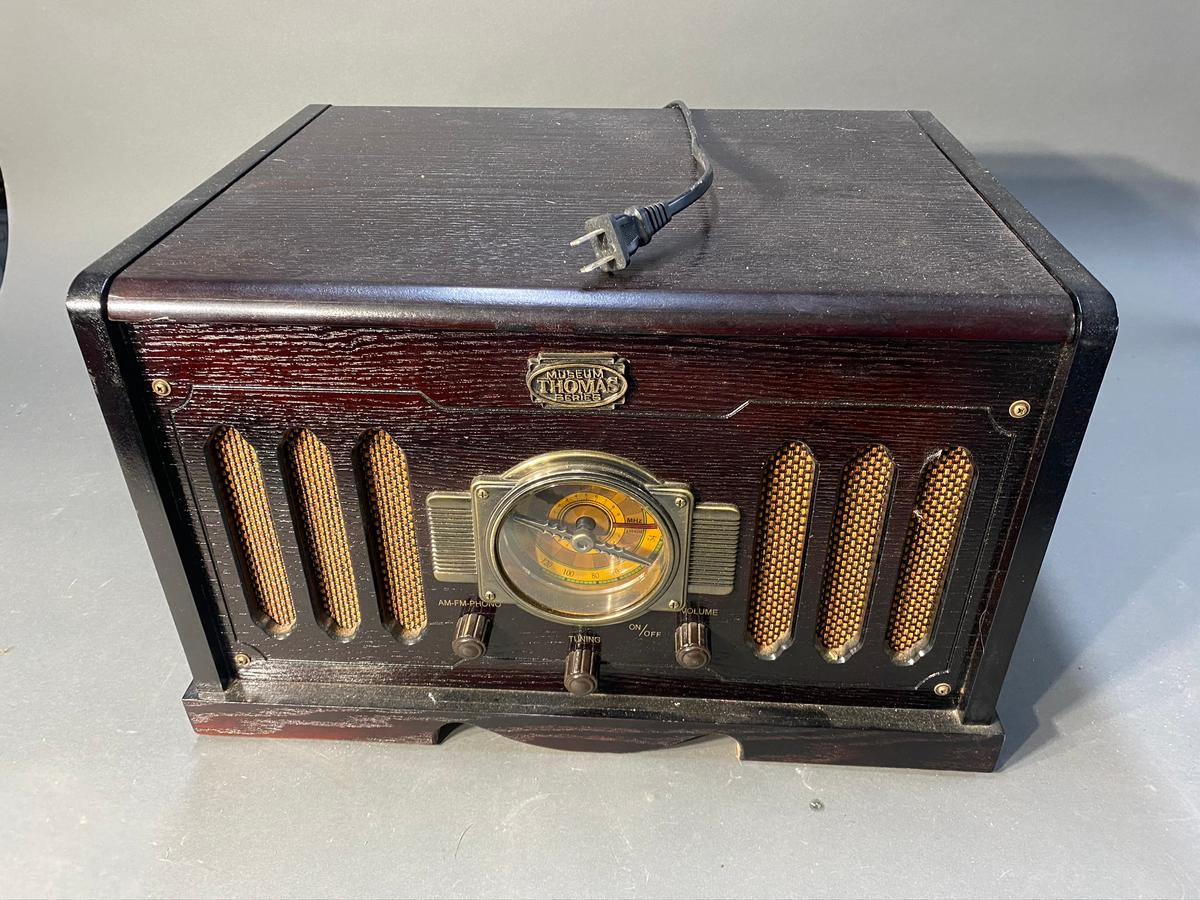 Antique Style Thomas Radio Record Player