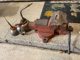 Wilton Shop Vice PLUS 2 Oilers including Eagle